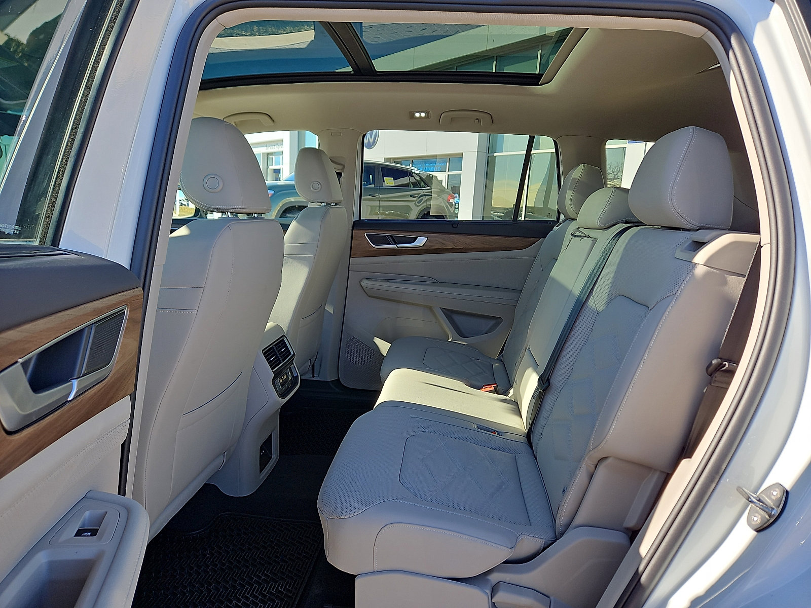 New 2025 Volkswagen Atlas SE image 10