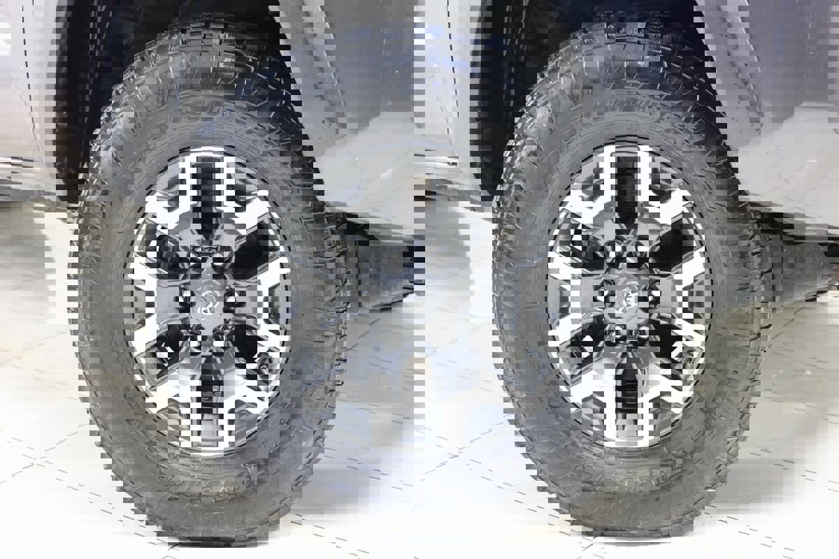 Used 2019 Toyota Tacoma TRD Off-Road image 12