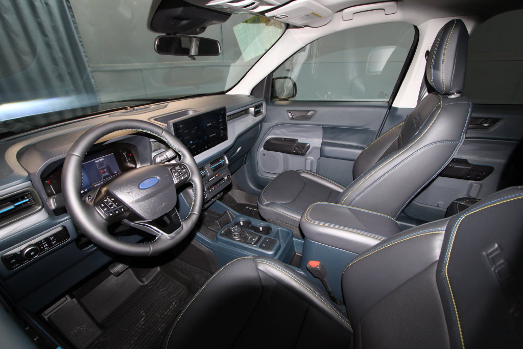 Used 2025 Ford Maverick Lobo AWD/4WD image 2