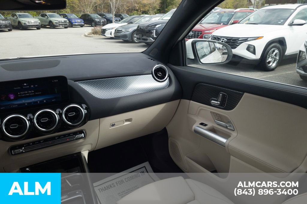 Used 2025 Mercedes-Benz GLA 250 4MATIC image 17