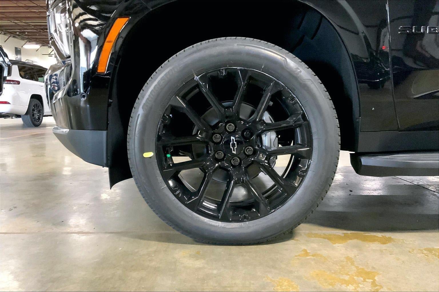 New 2026 Chevrolet Suburban LT AWD/4WD image 11