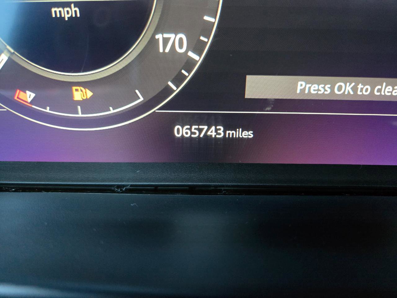 Used 2018 Land Rover Range Rover Velar R-Dynamic SE image 13