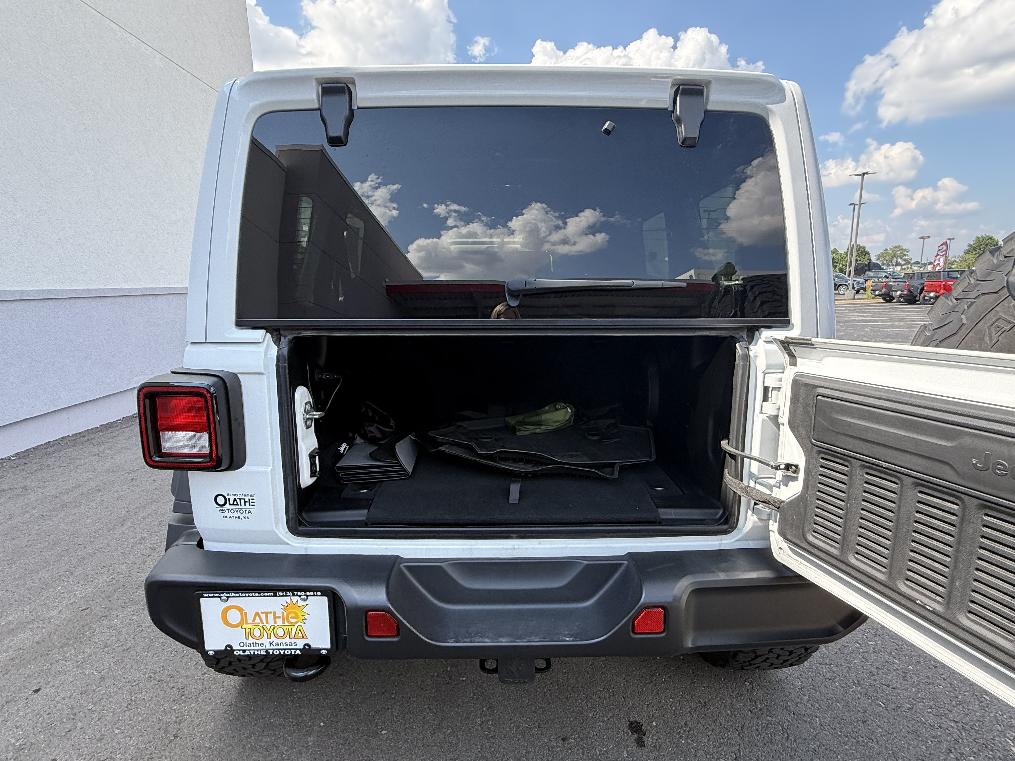 Used 2022 Jeep Wrangler Unlimited Sport AWD/4WD image 21