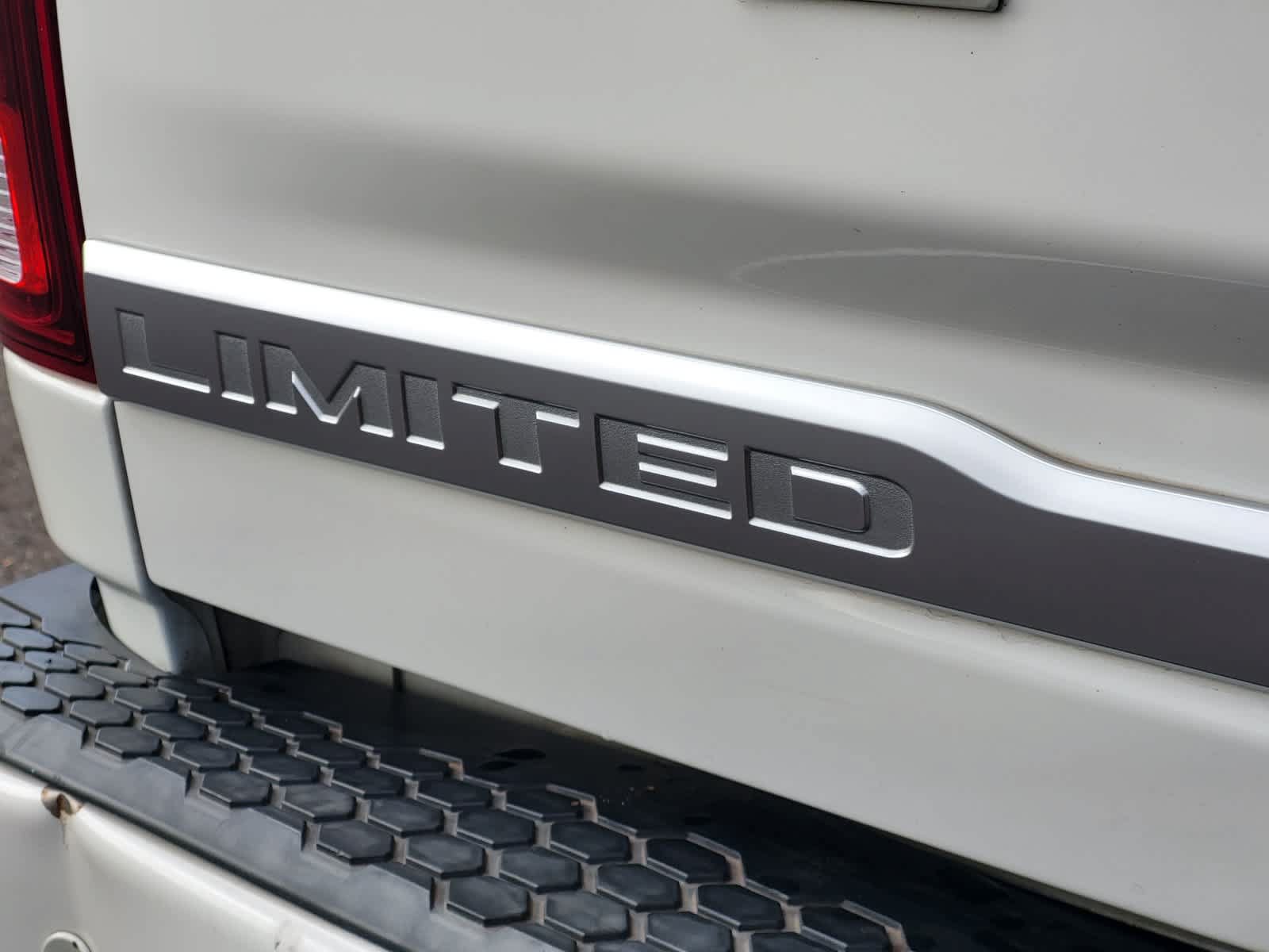 Used 2018 RAM 2500 Limited AWD/4WD image 12