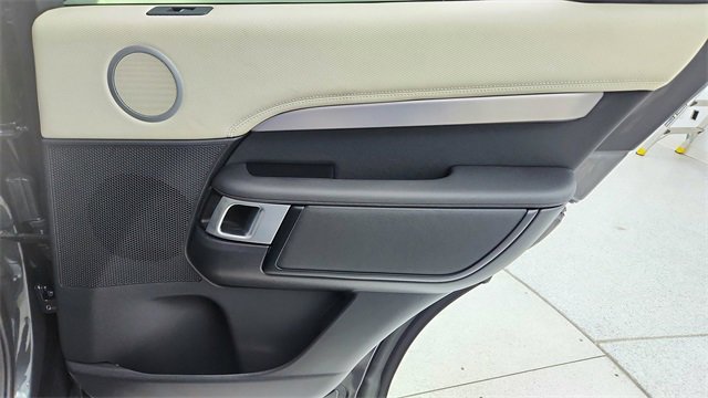 Used 2024 Land Rover Discovery Dynamic SE image 26