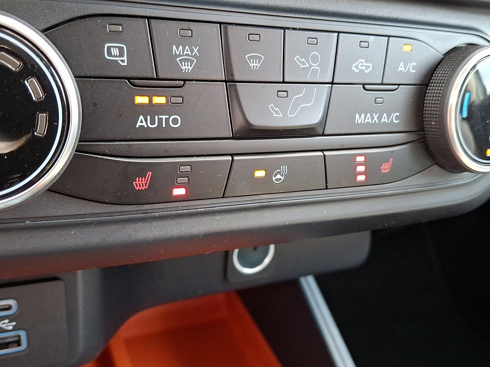 Certified 2024 Ford Maverick XLT w/ XLT Luxury Package image 26