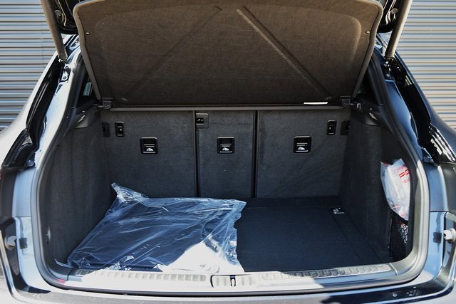 Certified 2025 Porsche Macan image 17