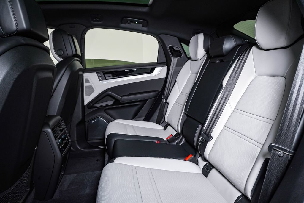 Certified 2026 Porsche Cayenne Coupe AWD/4WD image 17