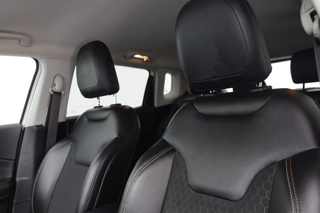 Used 2018 Jeep Compass Latitude w/ Popular Equipment Group image 12