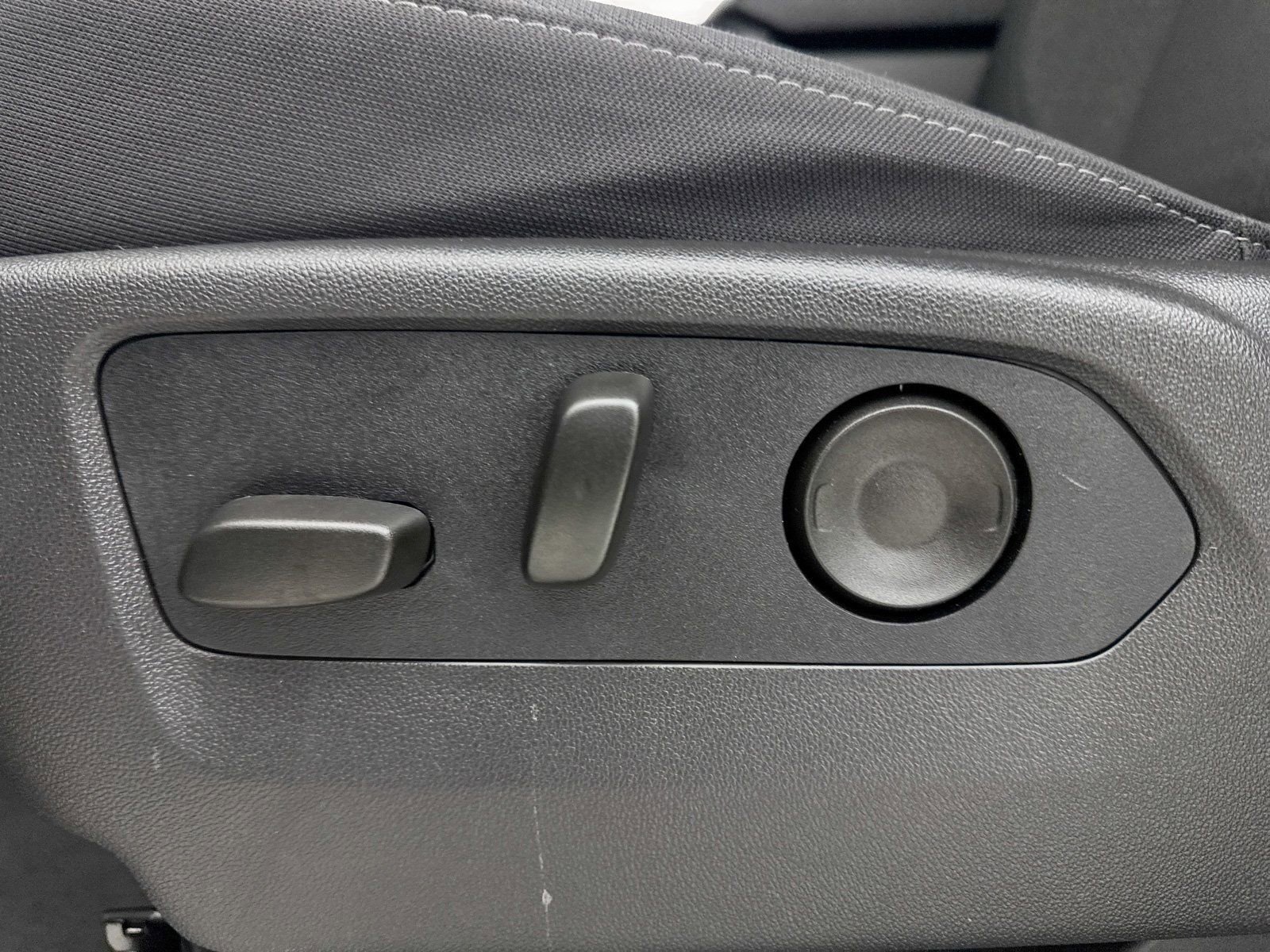 Used 2025 Chevrolet Silverado 1500 LT w/ Convenience Package II image 30