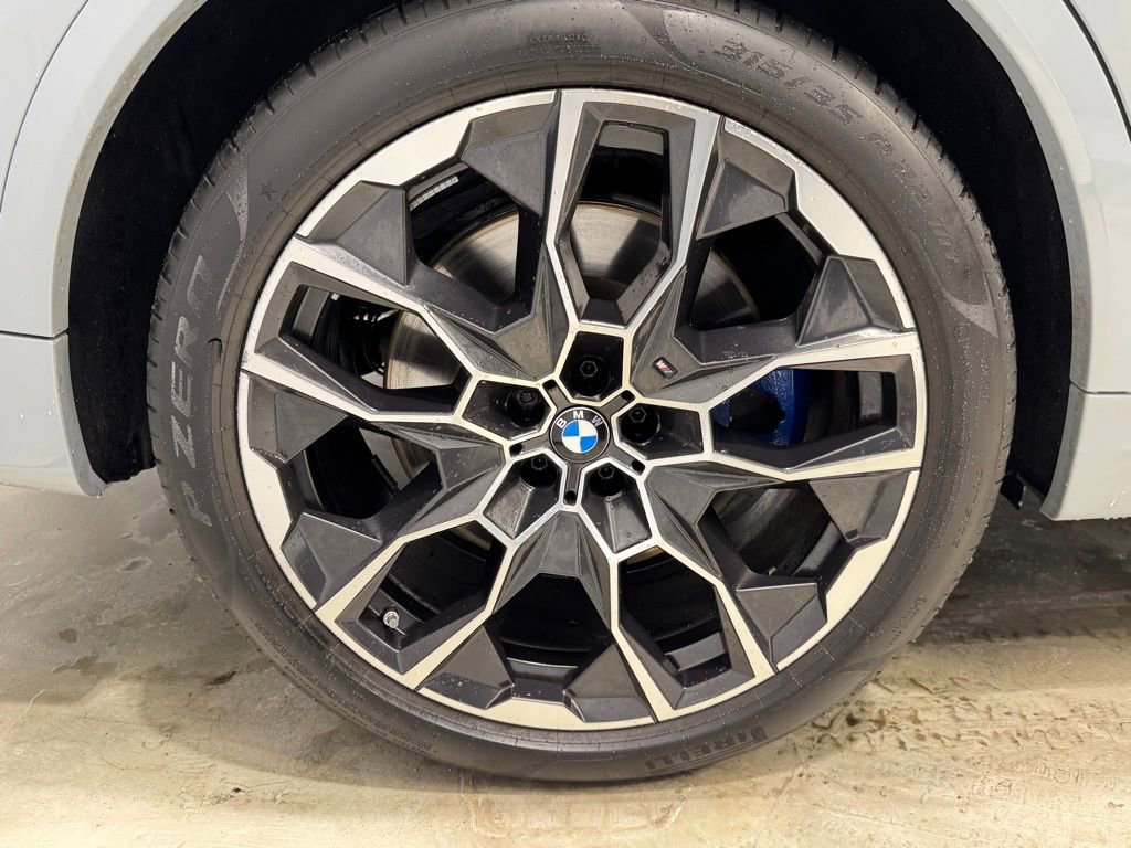 Used 2025 BMW X7 M60i image 9