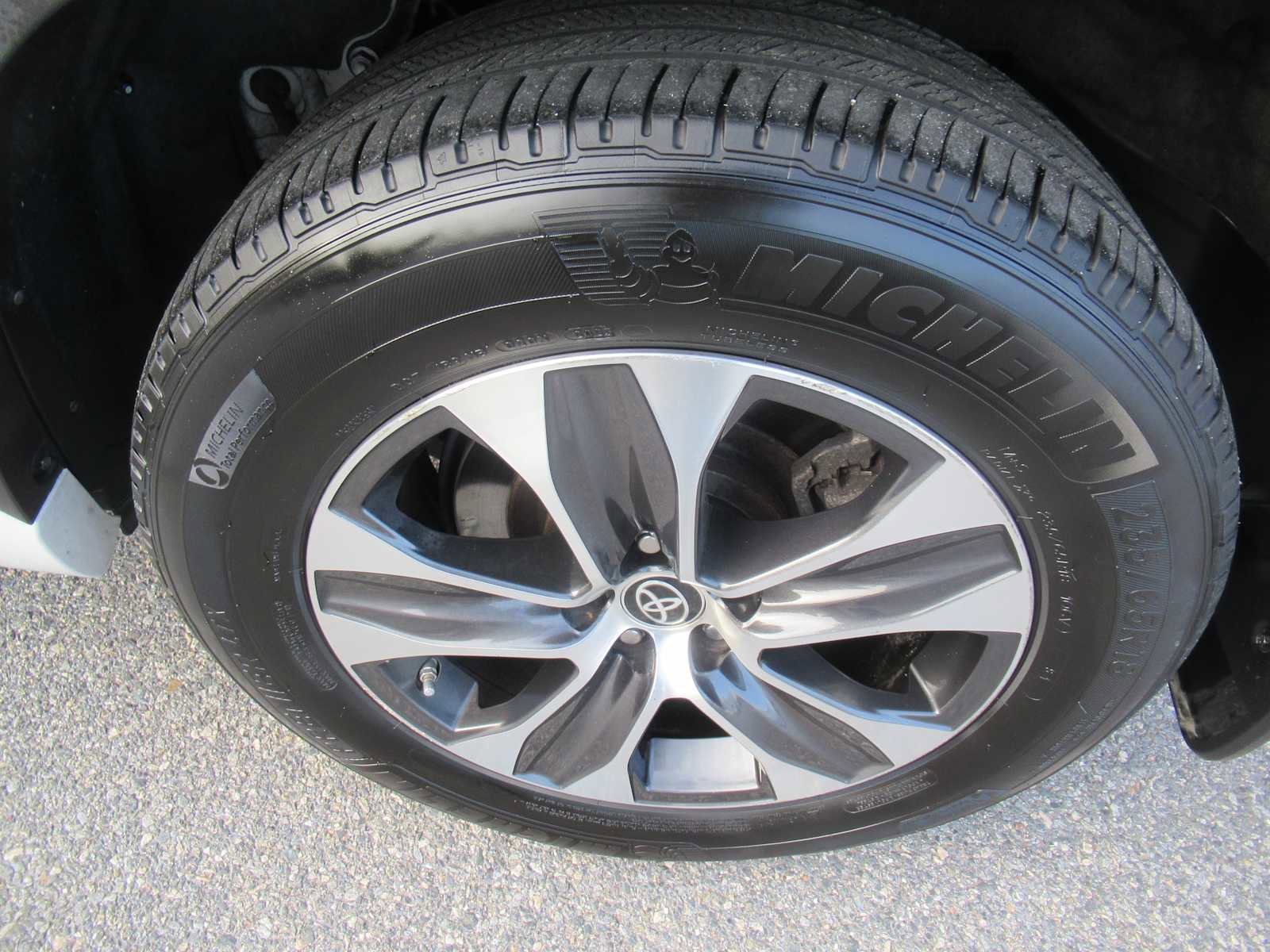 Used 2022 Toyota Highlander XLE image 10