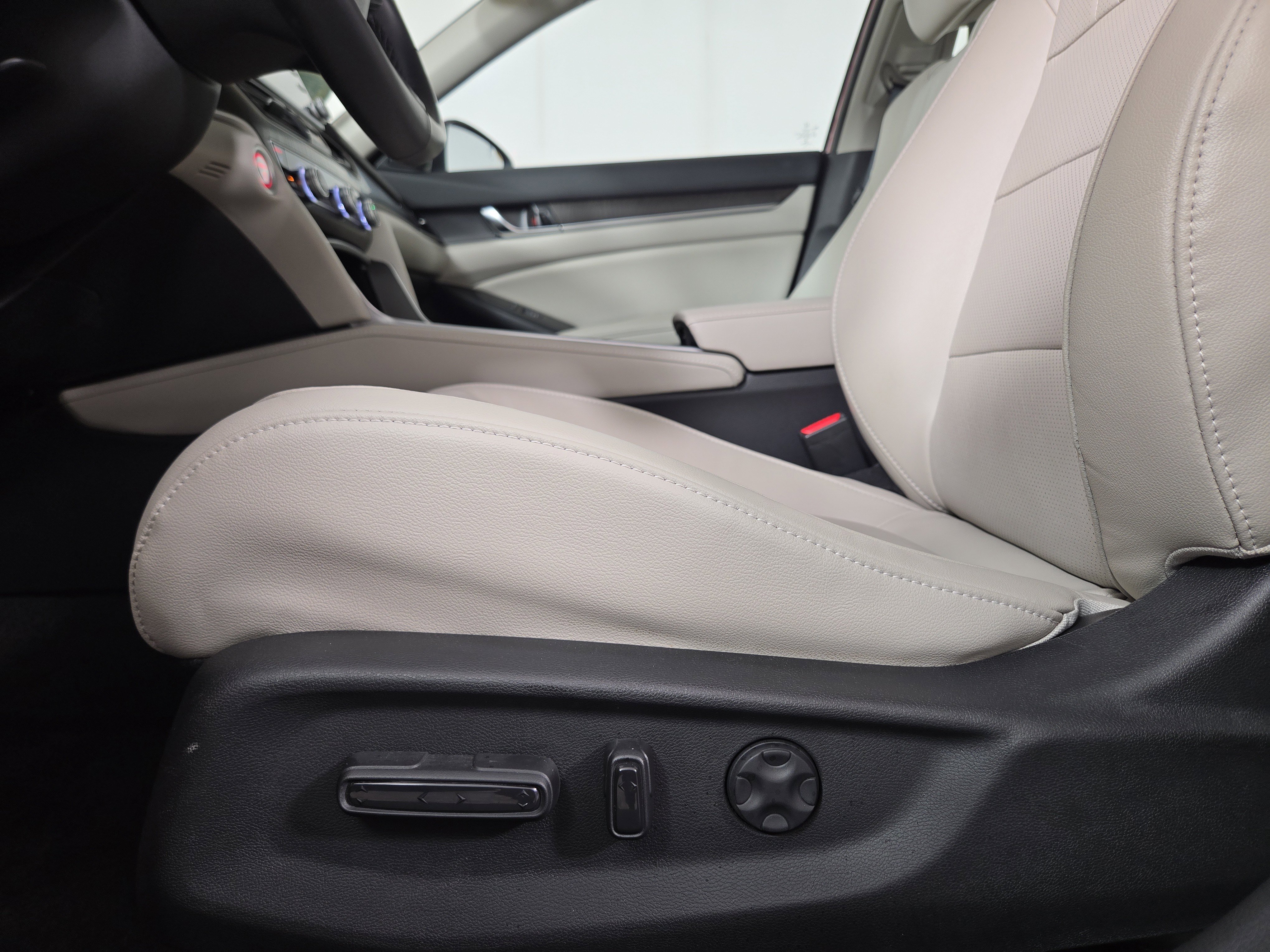 Used 2022 Honda Accord EX-L image 30