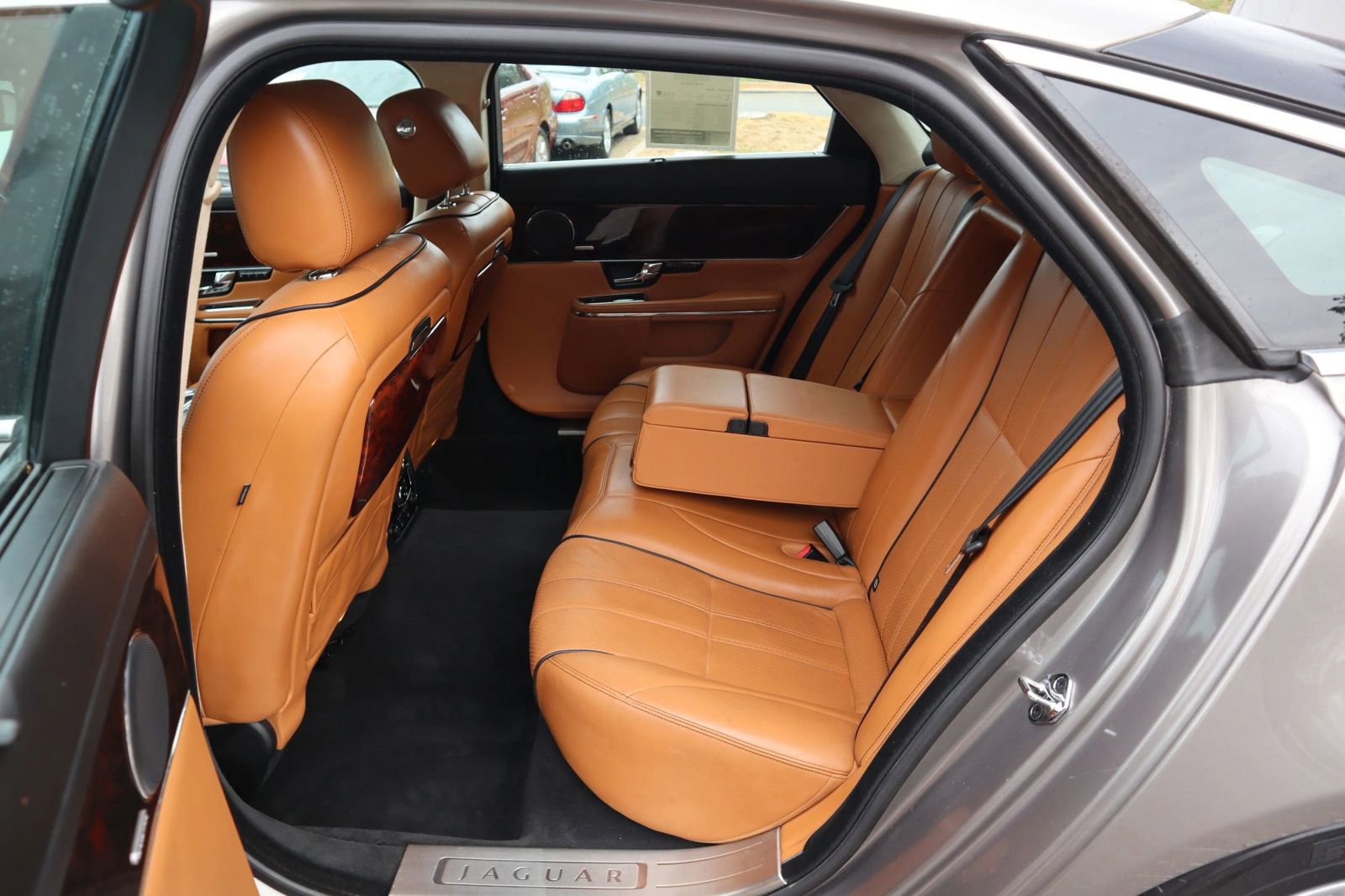 Used 2011 Jaguar XJ L RWD image 12