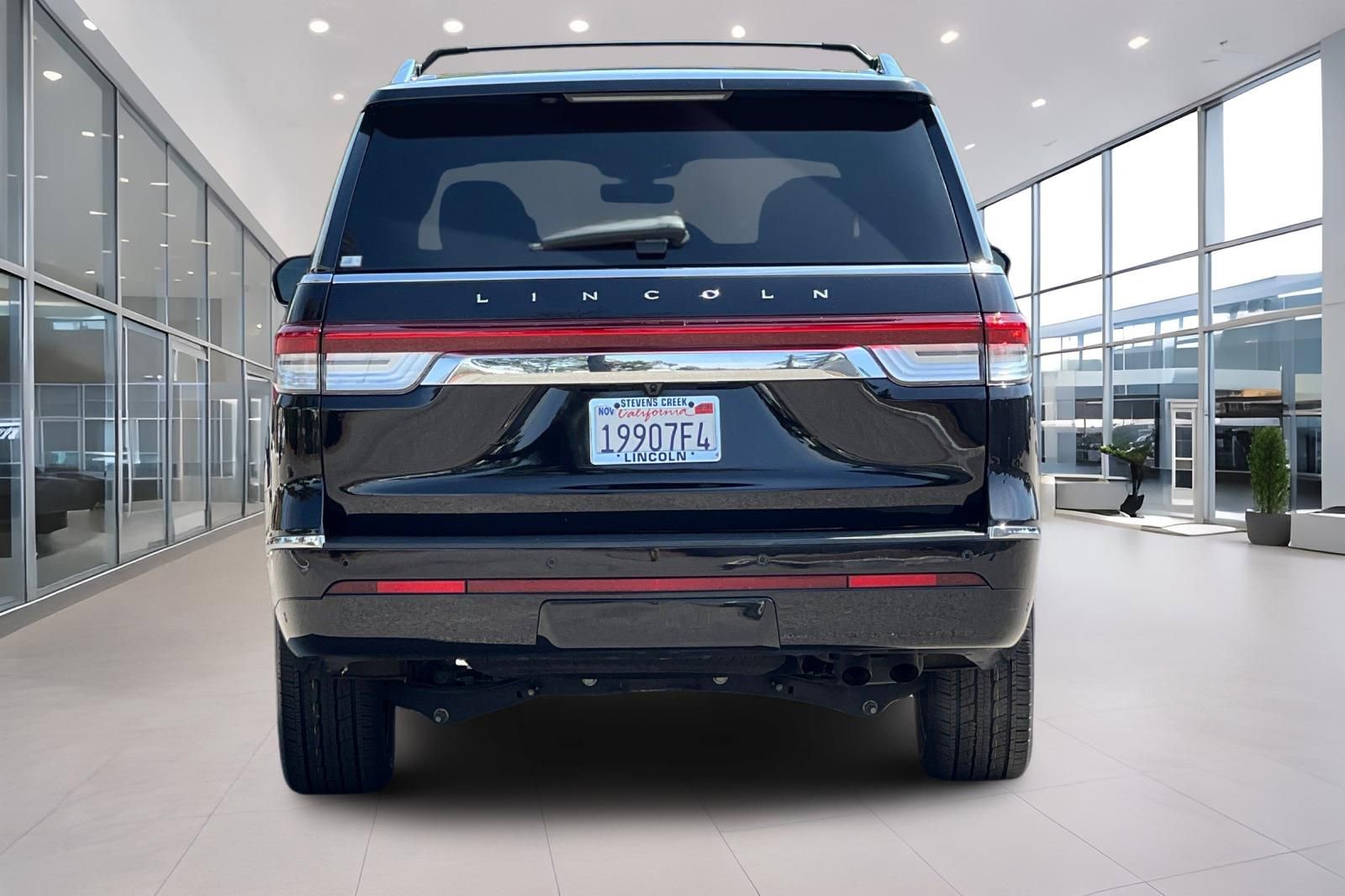 Certified 2023 Lincoln Navigator L Reserve AWD/4WD image 5