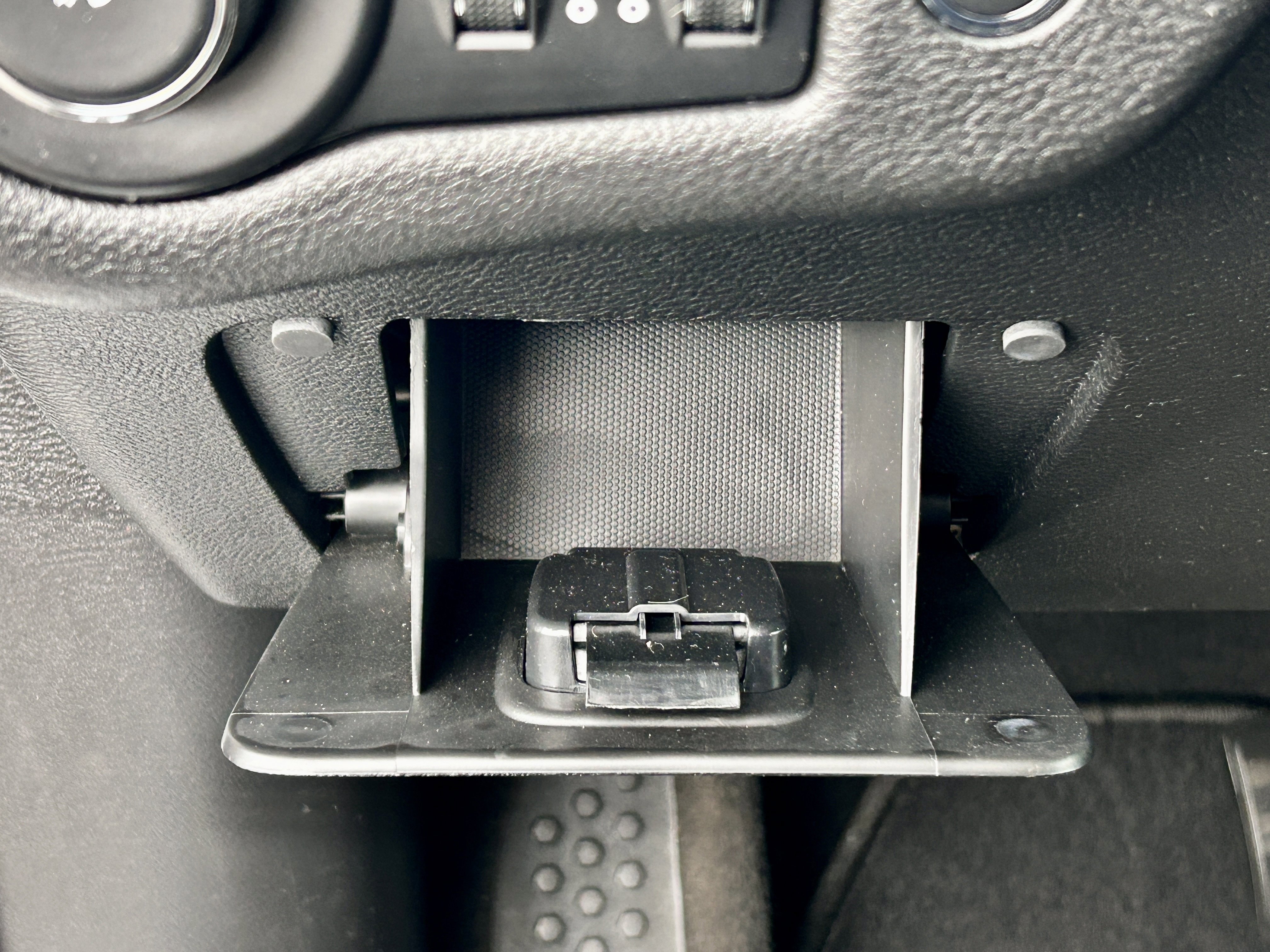 Used 2019 Jeep Cherokee Limited image 26