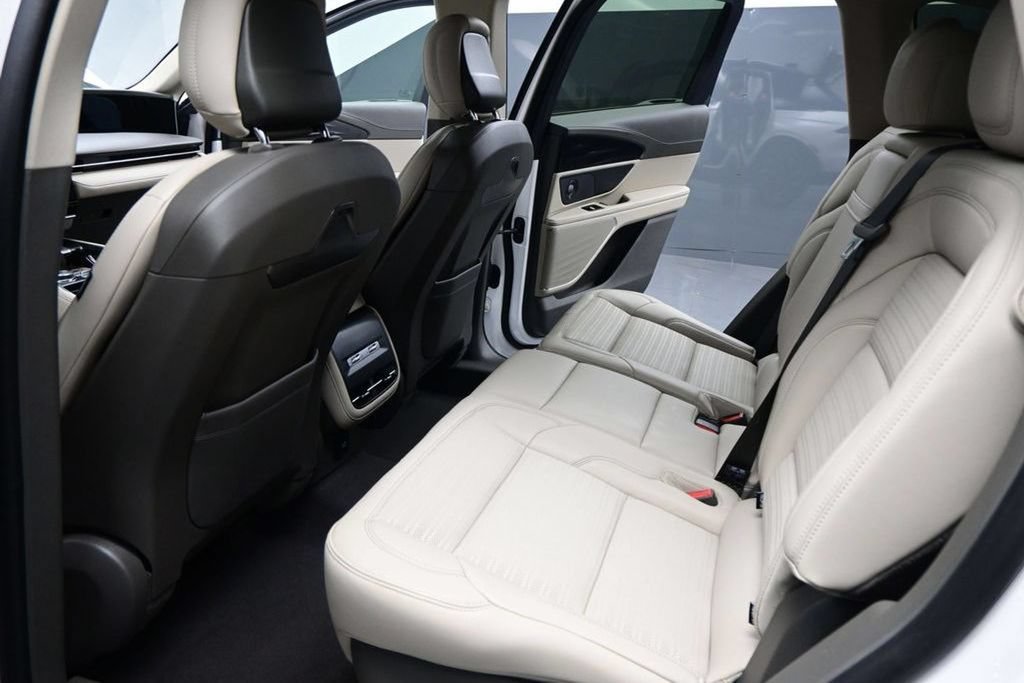 Used 2025 Lincoln Nautilus Reserve w/ Jet Appearance Package AWD/4WD image 28