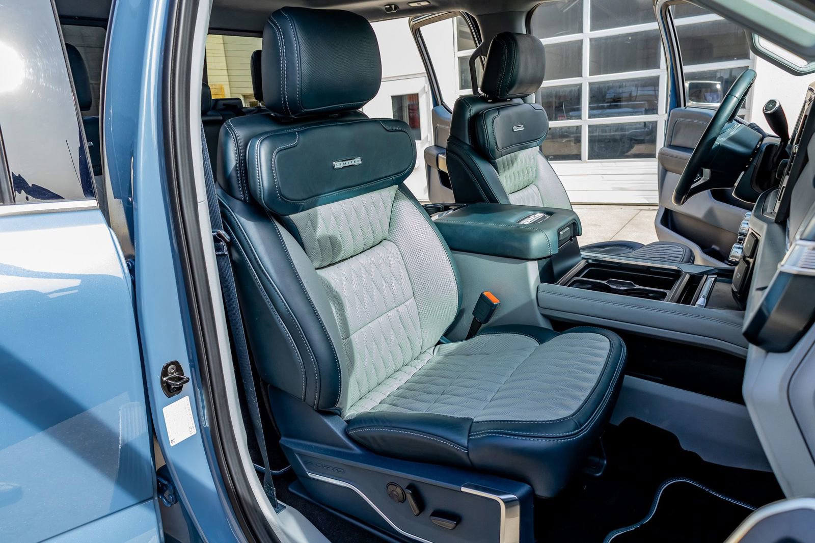 Used 2023 Ford F350 Limited w/ FX4 Off-Road Package image 31