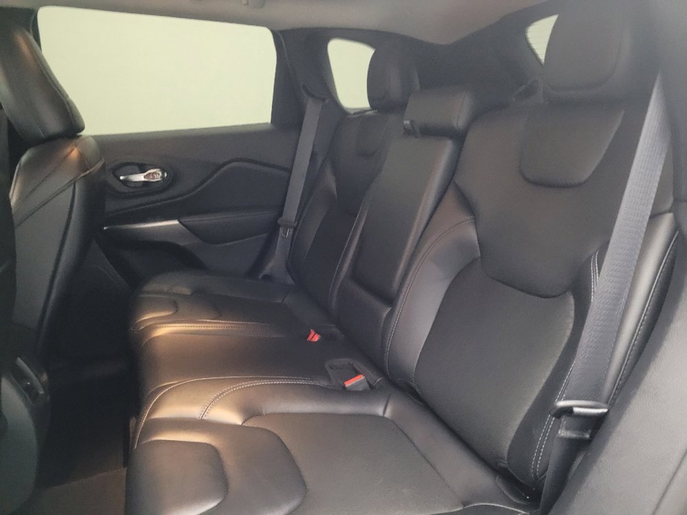 Used 2020 Jeep Cherokee Latitude Plus w/ Cold Weather Group image 18