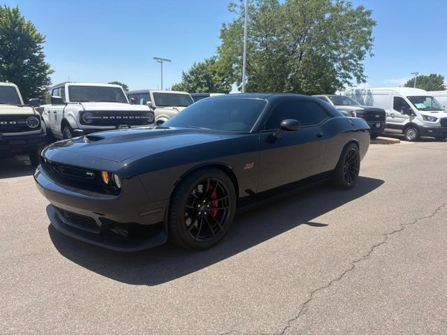 Used 2015 Dodge Challenger SRT w/ Technology Group RWD image 4