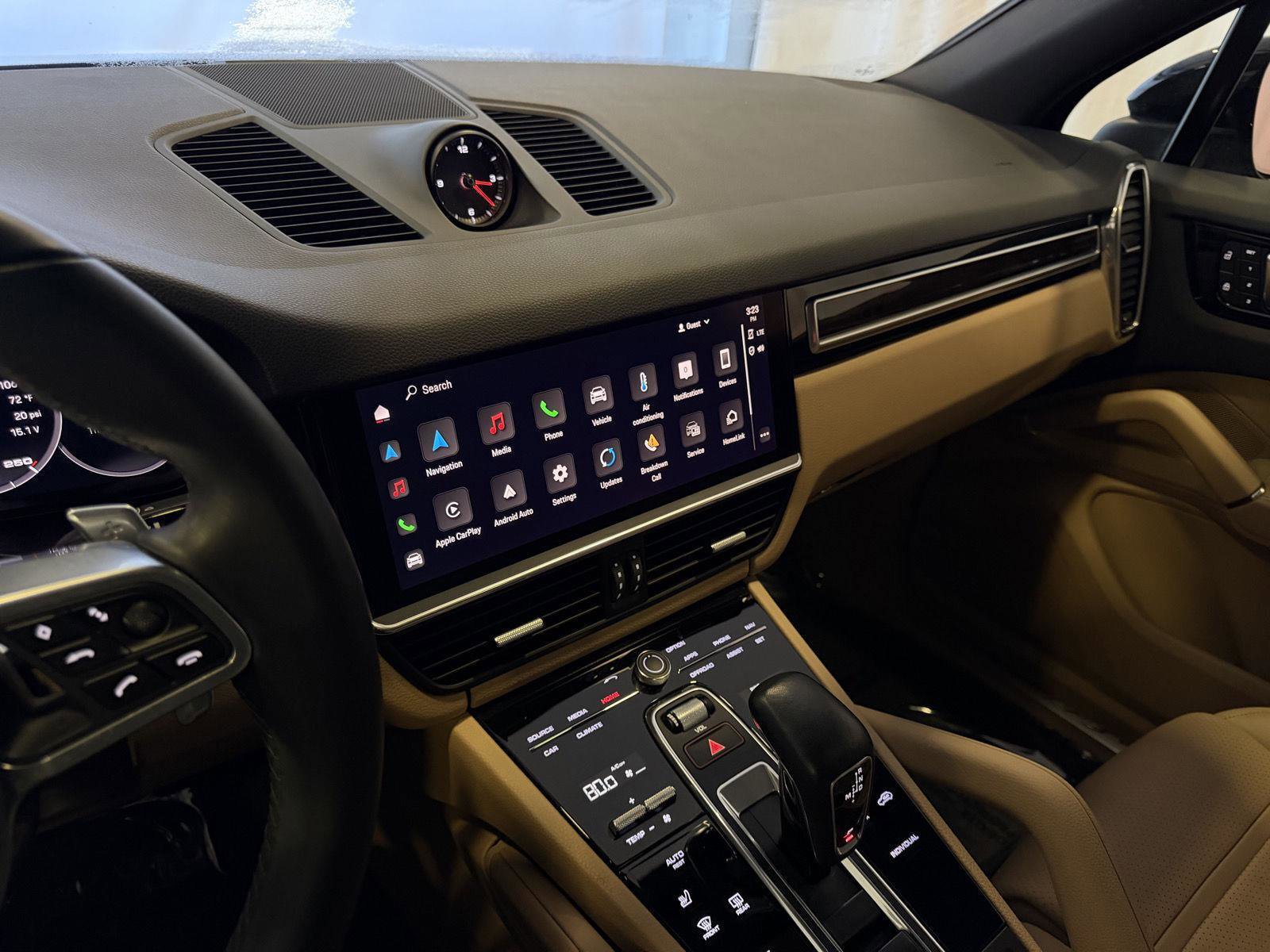 Certified 2022 Porsche Cayenne Platinum Edition image 16