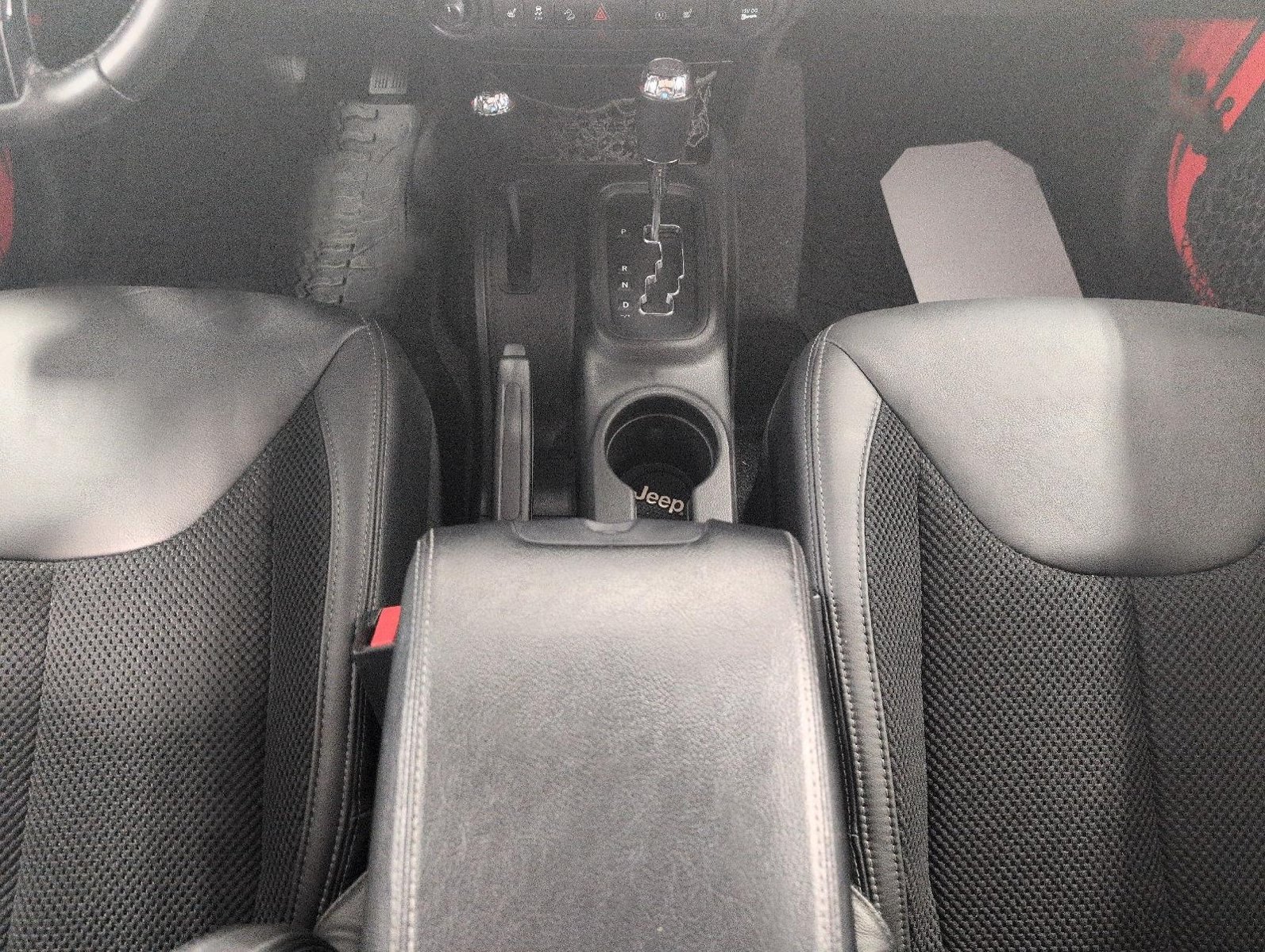 Used 2017 Jeep Wrangler Unlimited Sahara AWD/4WD image 17