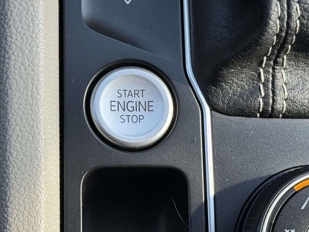 Used 2021 Volkswagen Atlas SE image 25