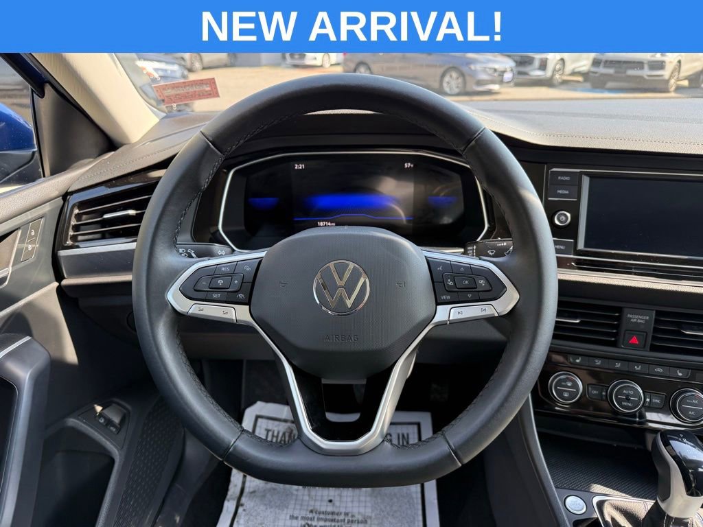 Used 2024 Volkswagen Jetta SE image 30