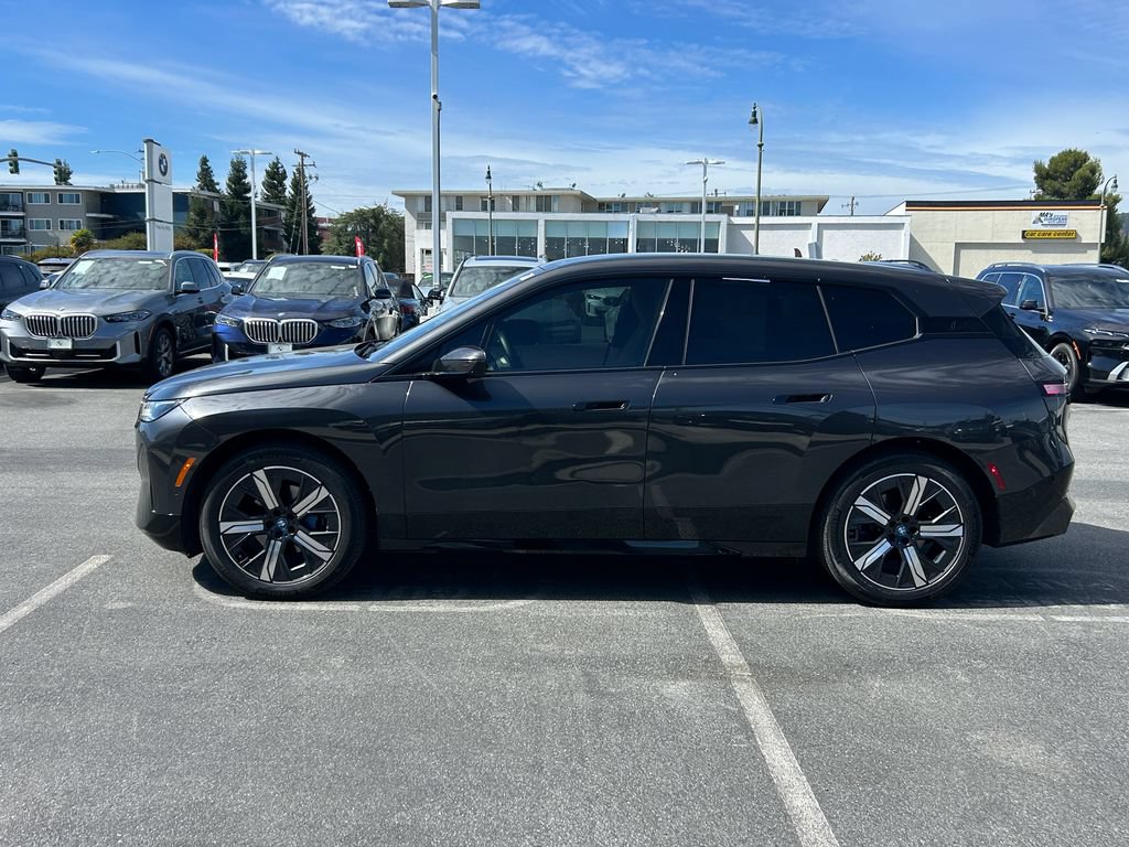 Used 2024 BMW iX xDrive50 w/ Sport Package AWD/4WD image 2