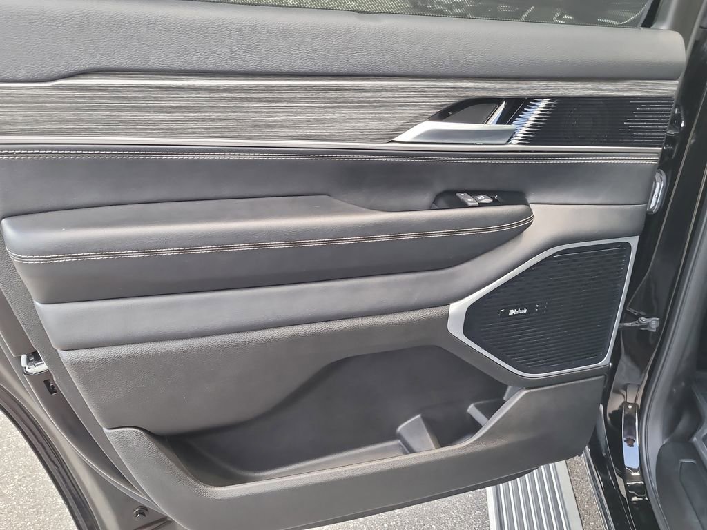 Certified 2024 Jeep Wagoneer Series III w/ Premium Group I image 10