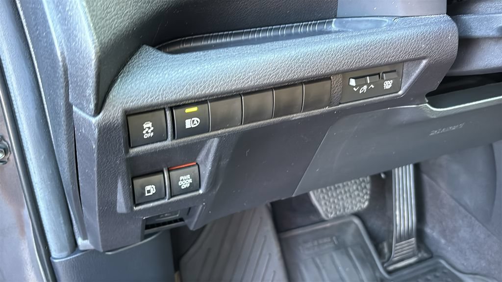 Used 2025 Toyota Sienna XSE FWD image 14