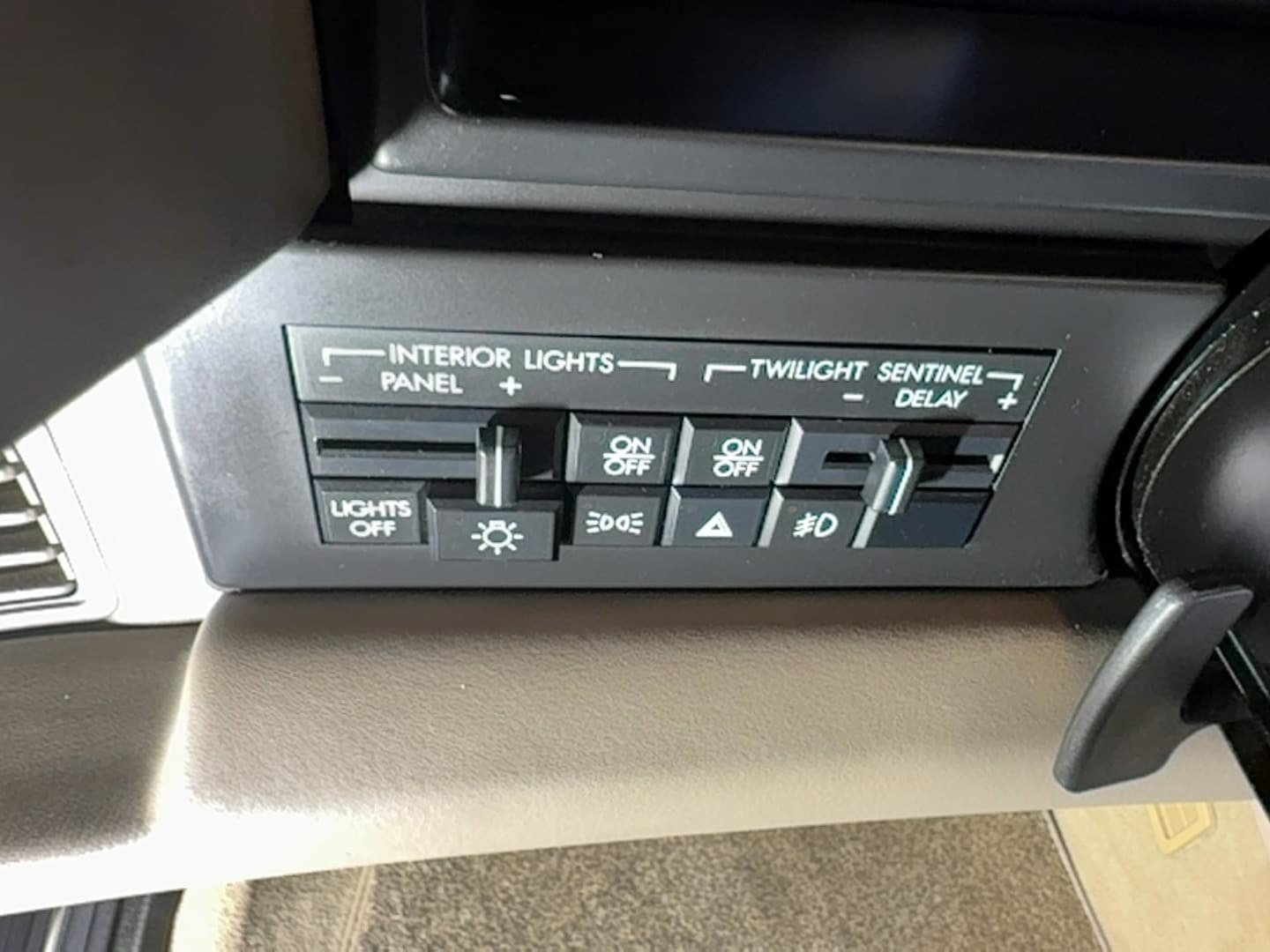 Used 1993 Cadillac Allante FWD image 24