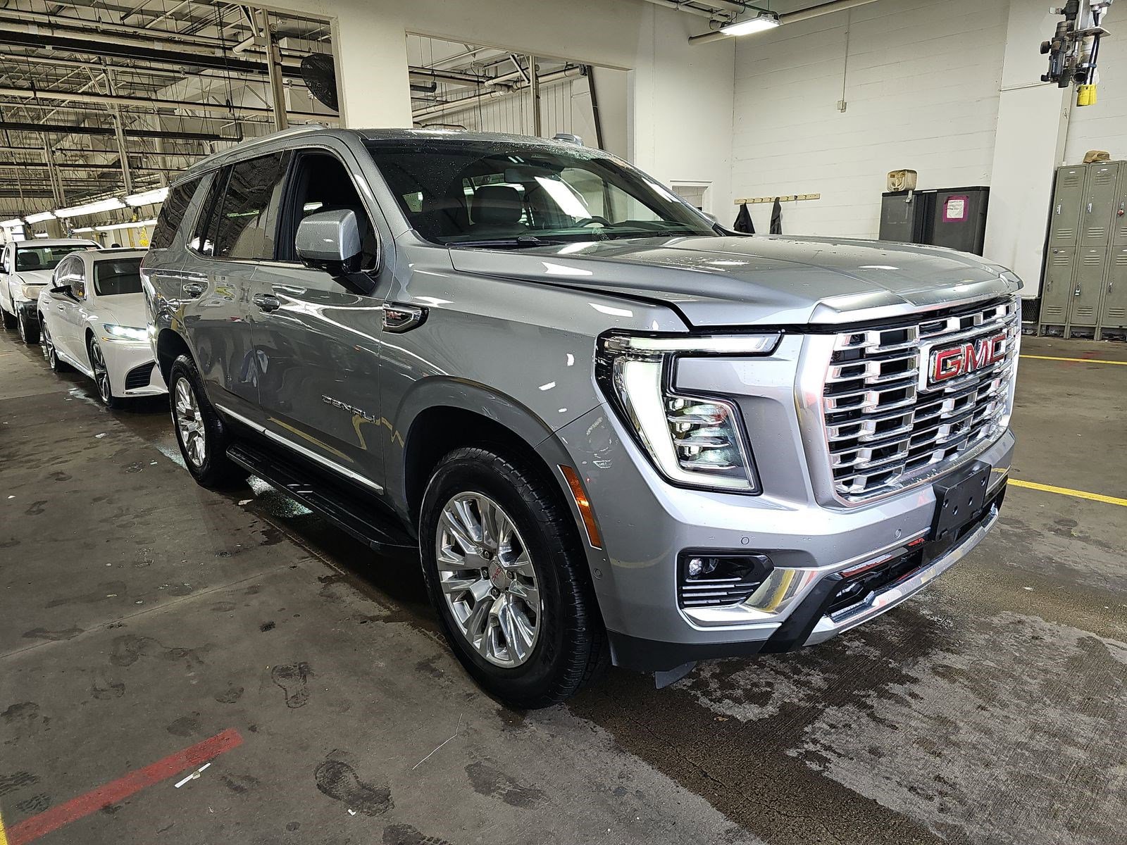 Used 2025 GMC Yukon Denali AWD/4WD image 4