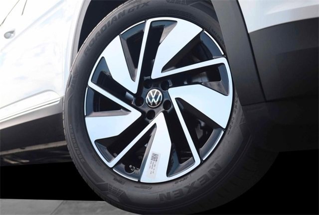 New 2026 Volkswagen Atlas SEL image 3