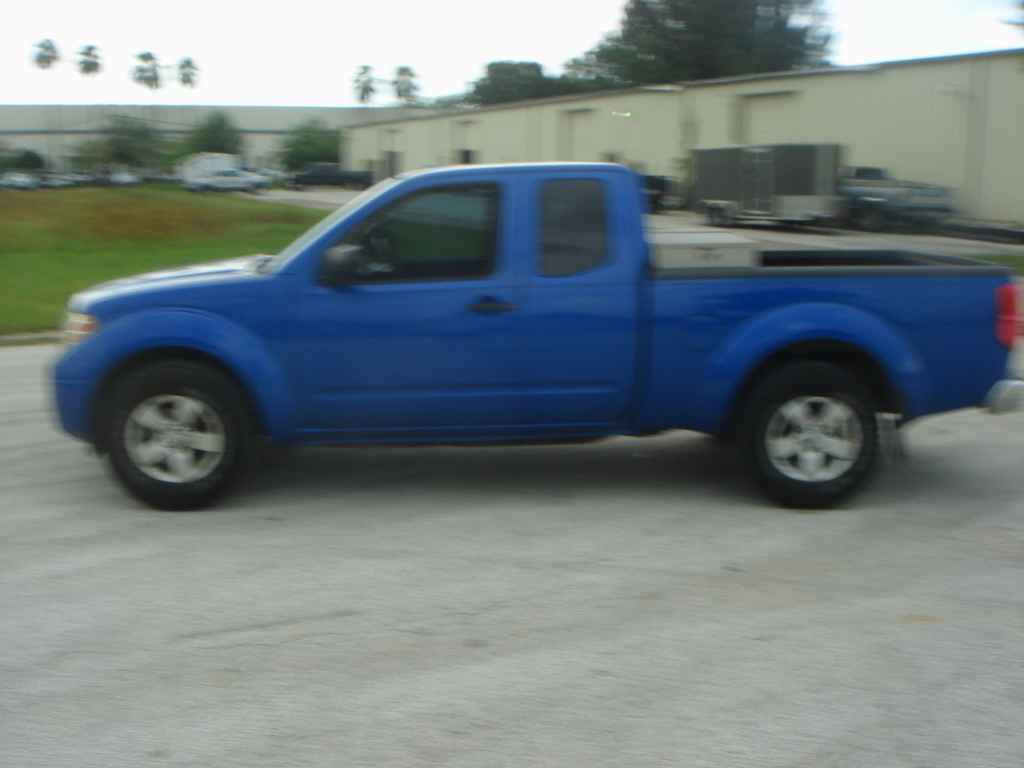 Used 2013 Nissan Frontier SV image 3
