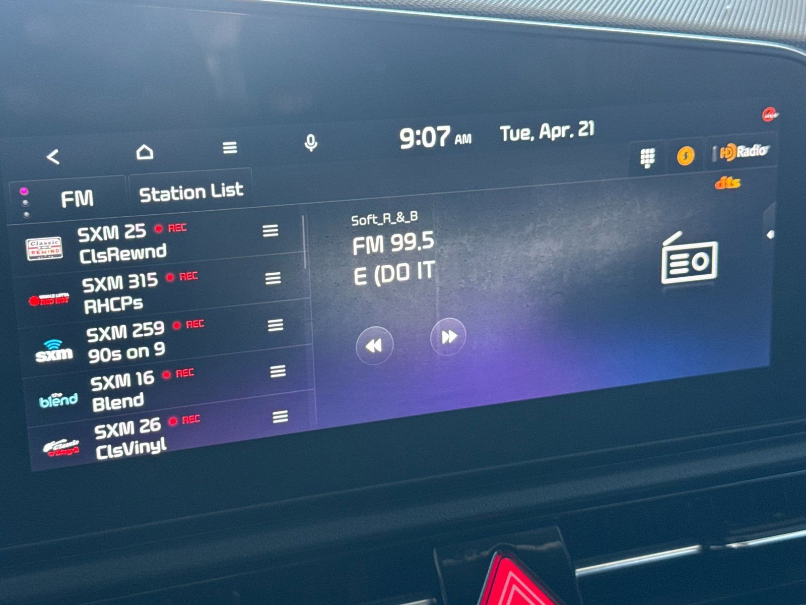 Used 2024 Kia Niro SX image 17