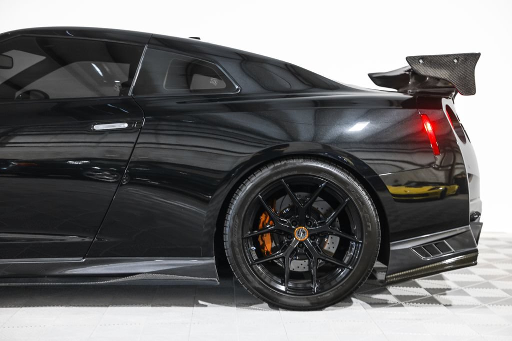 Used 2017 Nissan GT-R Premium AWD/4WD image 19