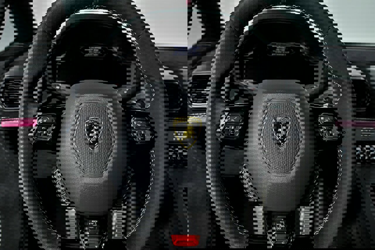 Used 2022 Lamborghini Huracan STO image 32