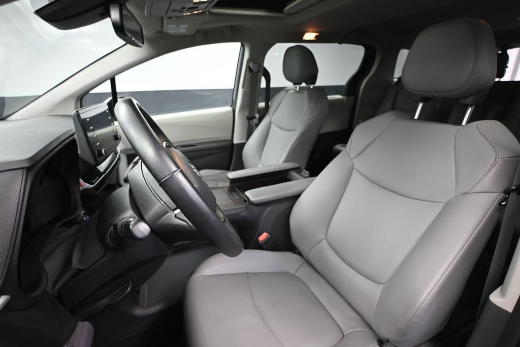 Used 2022 Toyota Sienna XLE AWD/4WD image 23