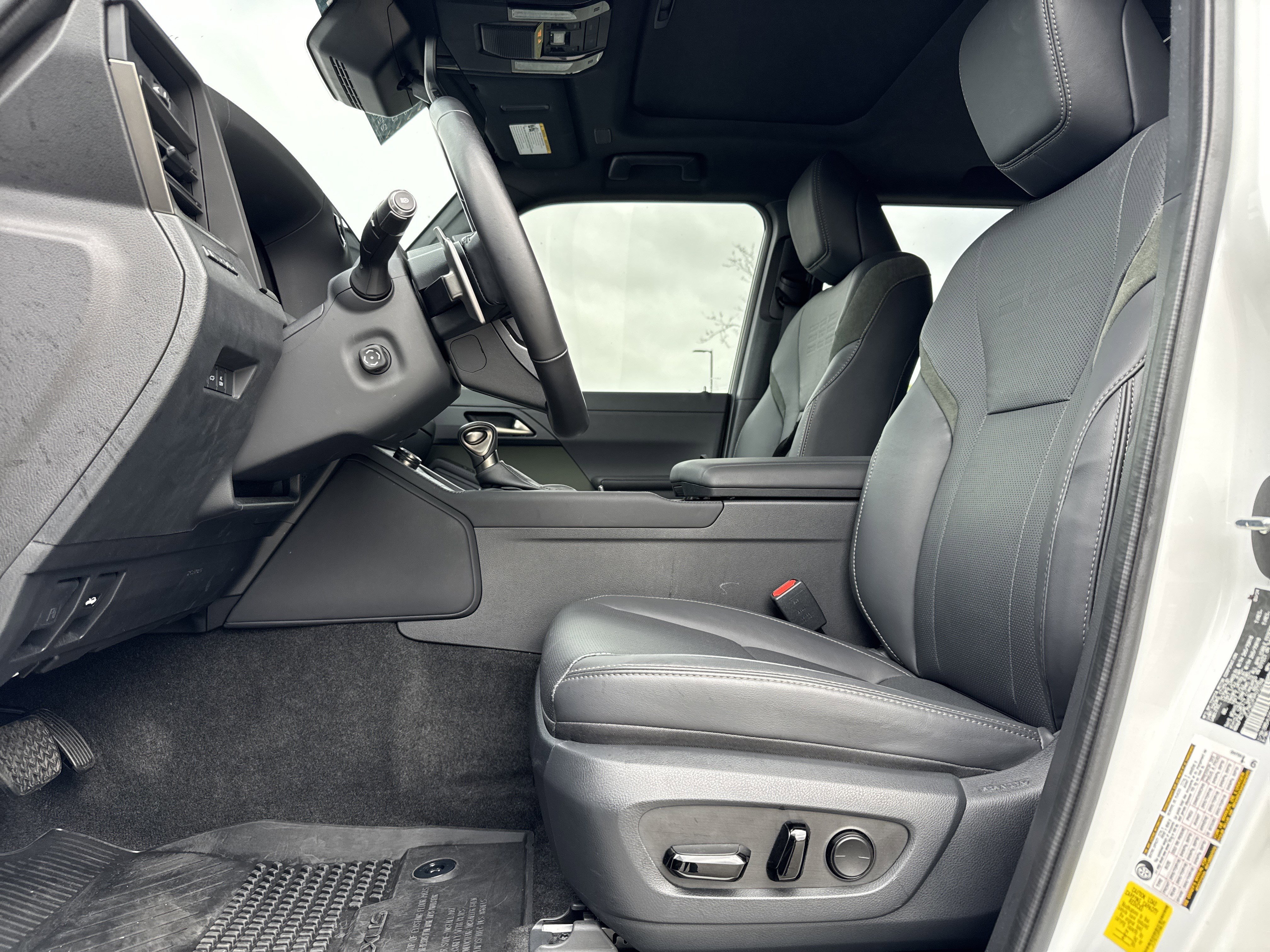 Used 2024 Lexus GX 550 image 16