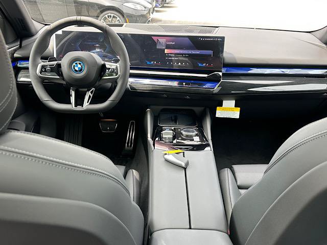 New 2027 BMW i5 xDrive40 AWD/4WD image 6