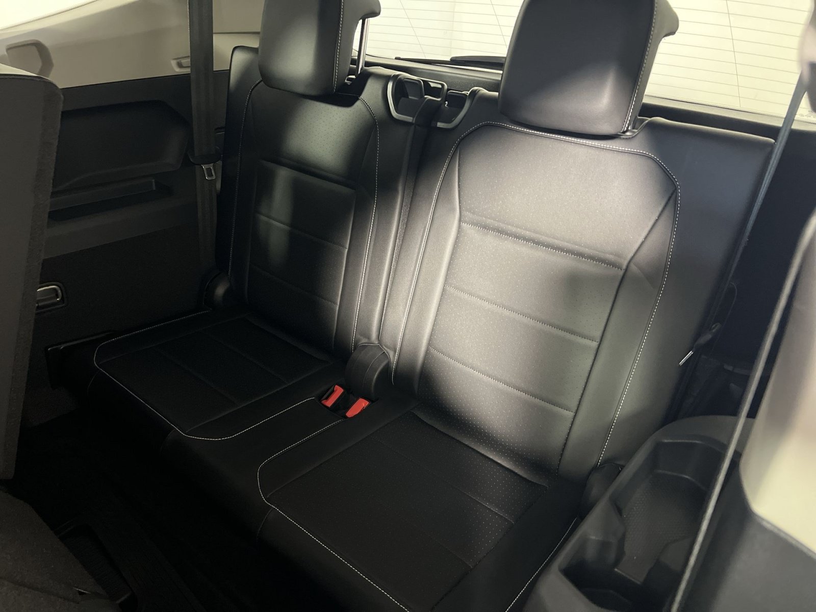 Used 2021 Volkswagen Tiguan SE w/ Panoramic Sunroof Package AWD/4WD image 26