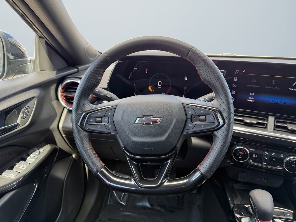 Used 2025 Chevrolet Trax RS w/ Sunroof Package image 12