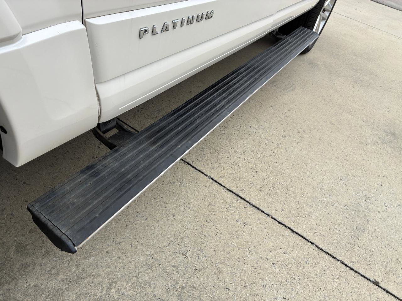 Used 2017 Ford Expedition EL Platinum image 8