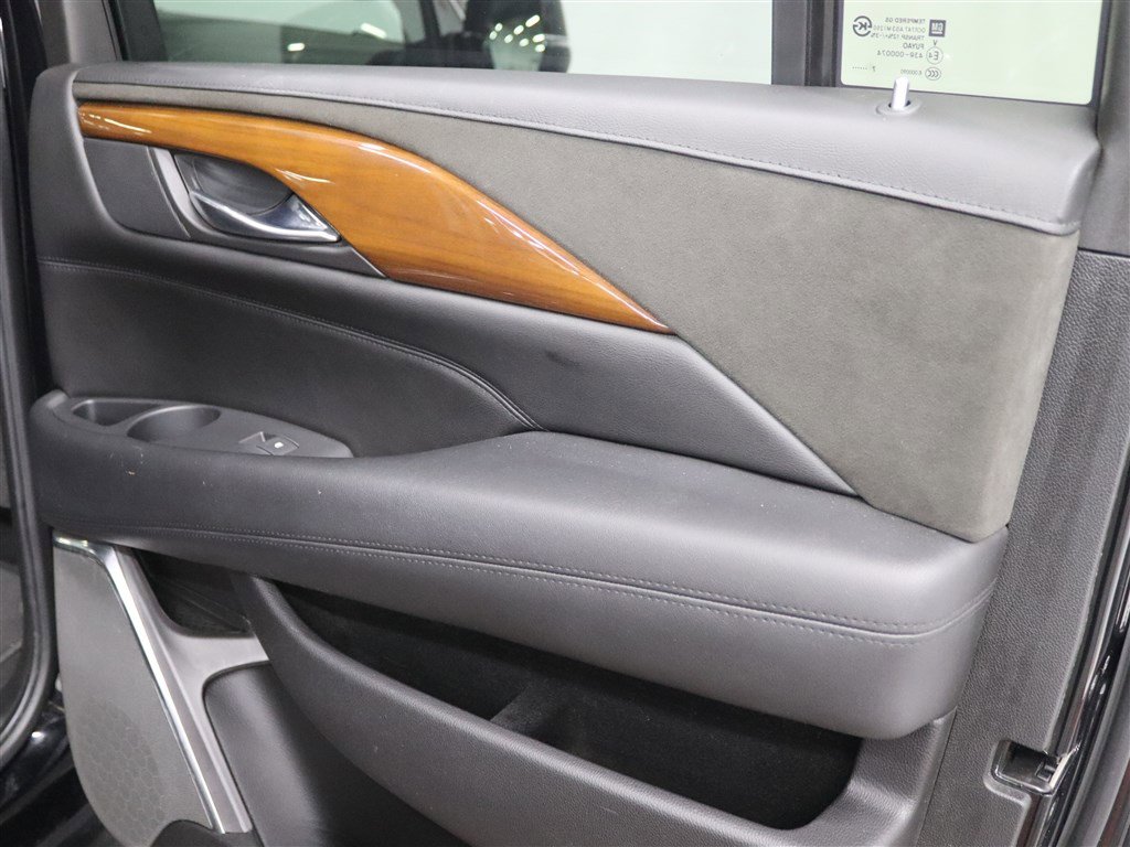 Used 2018 Cadillac Escalade ESV Luxury AWD/4WD image 21