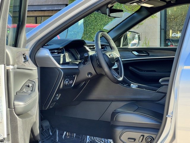 Used 2024 Jeep Grand Cherokee Limited 4xe image 2