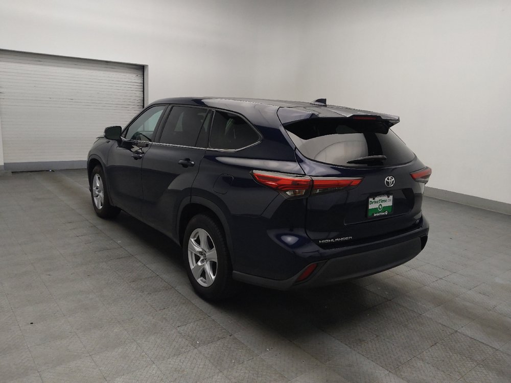 Used 2021 Toyota Highlander LE FWD image 5