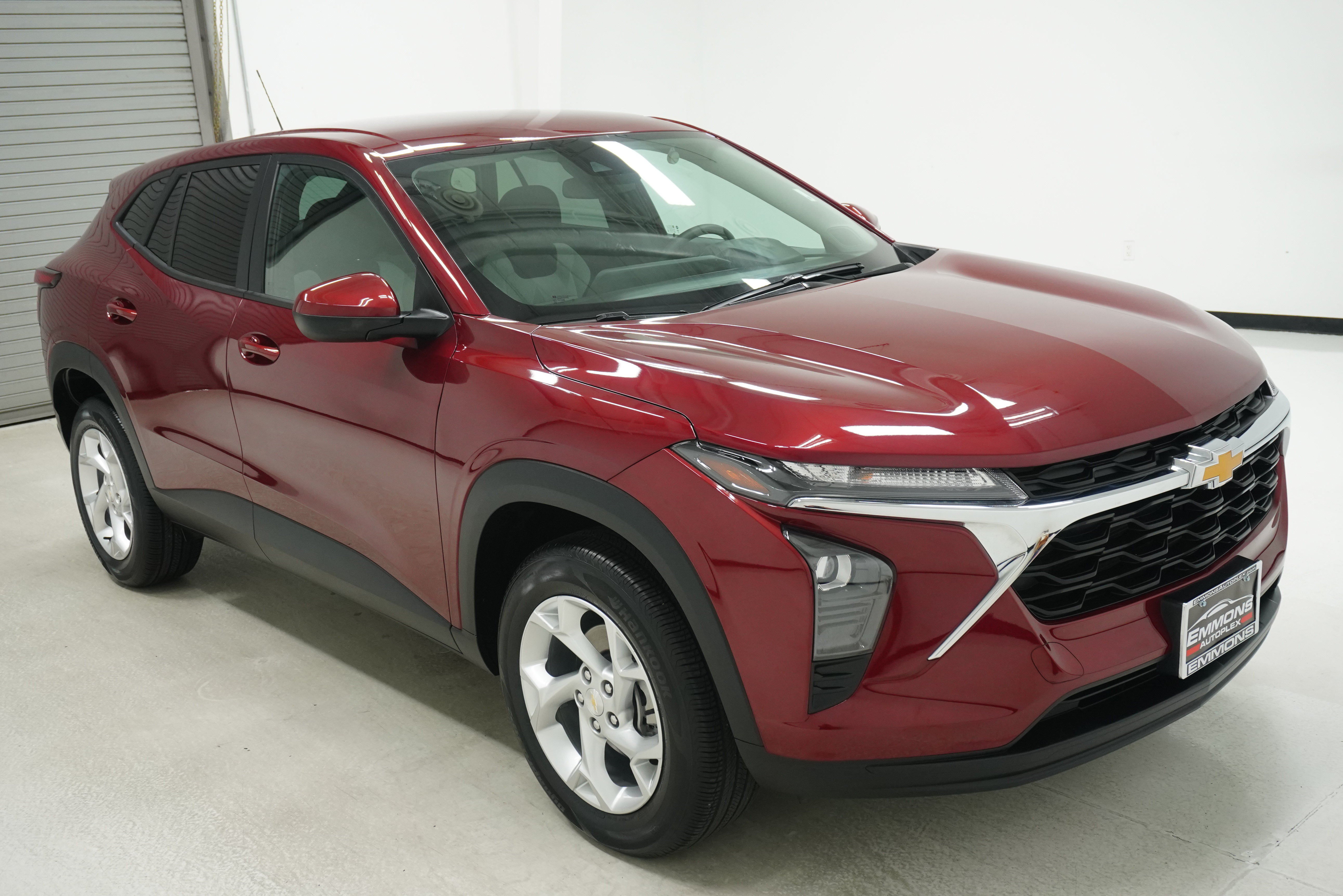 Used 2024 Chevrolet Trax LS w/ LS Convenience Package FWD image 3