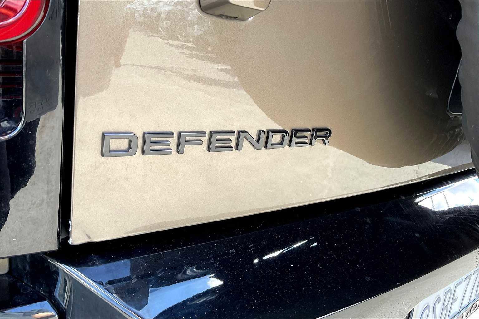 Used 2025 Land Rover Defender 110 X-Dynamic SE image 11