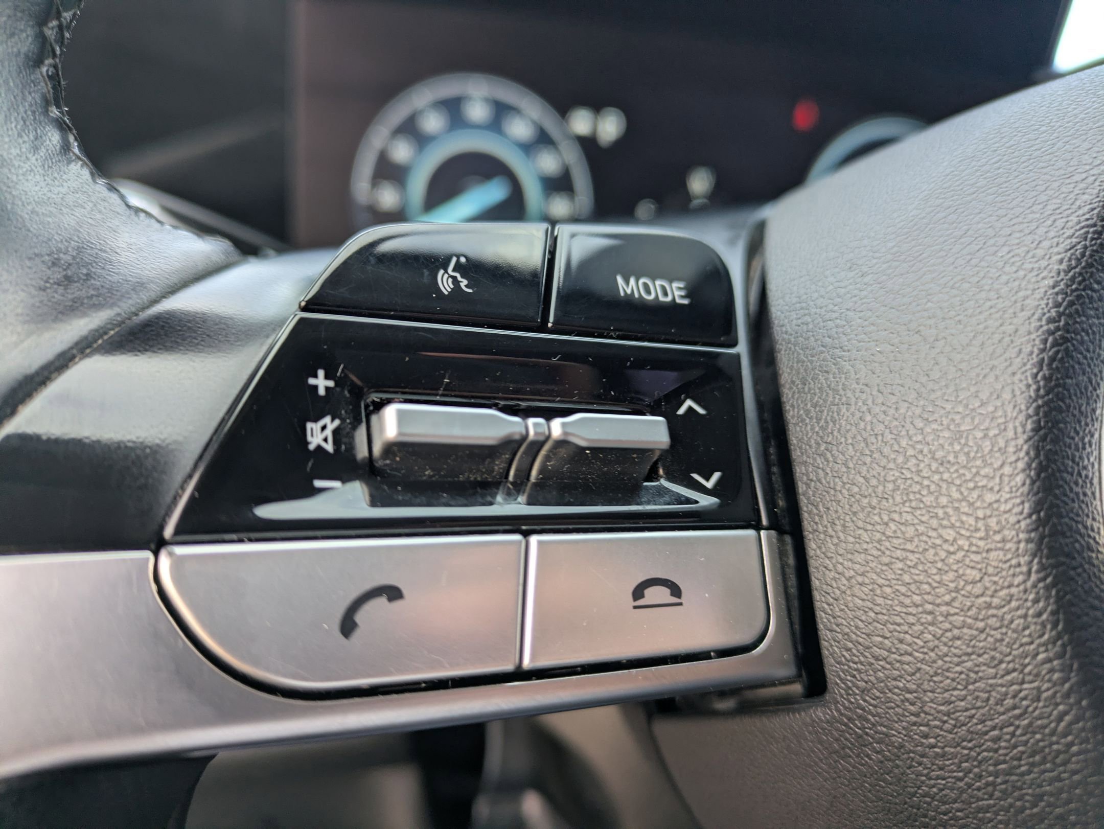 Used 2022 Hyundai Elantra Limited image 15